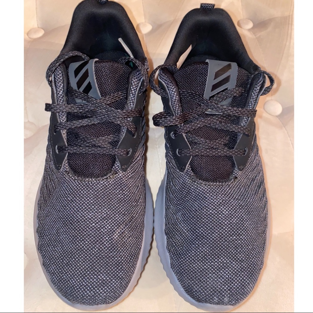 ADIDAS Men’s / Big Kid’s SIZE 6 GREY RUNNING SNEAKERS